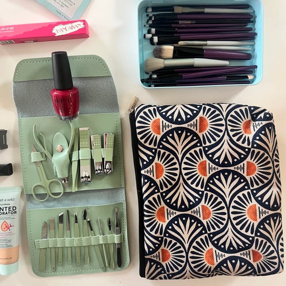 HUGE 85+ Item Brand New beauty bundle! - Picture 3 of 6